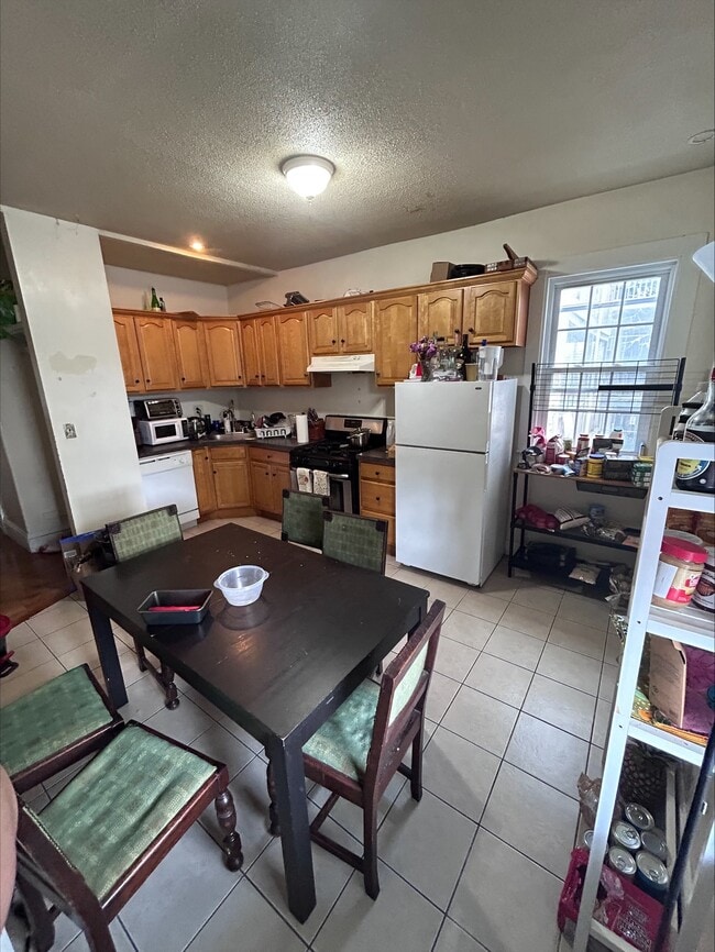 Building Photo - 55 Hillside St