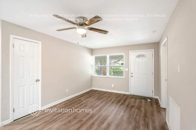 Photo - 777 La Plaza Ave S