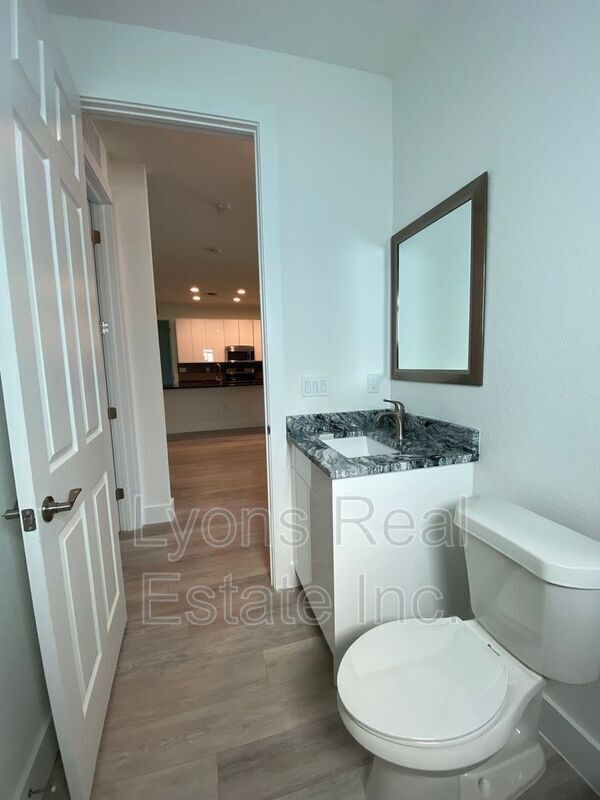 Photo - 2635 Starview Ave