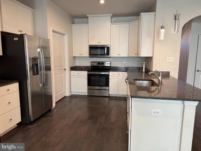 Photo - 5363 Yellow Birch Wy