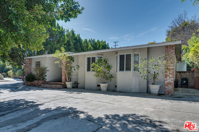 Building Photo - 4833 Alcove Ave Rental