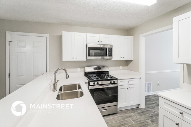 Photo - 754 Woodstone Rd