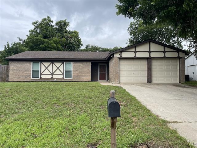Building Photo - 3718 French Wood Dr