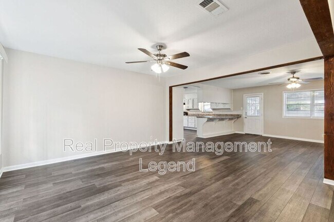 Photo - 7009 Corona Dr