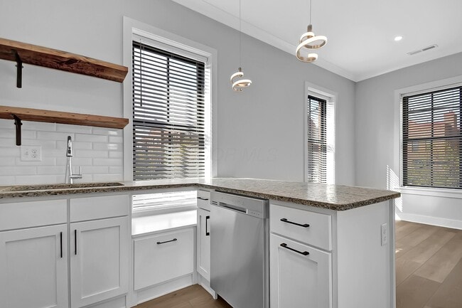 Photo - 88 W Frankfort St