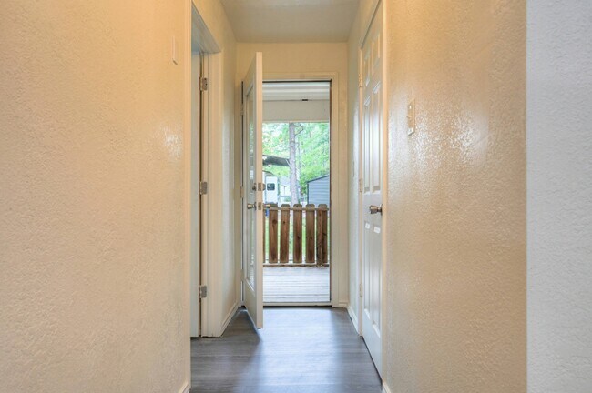 Photo - 9574 Darkwood St