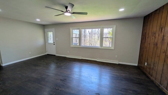 Photo - 561 Williams Ave