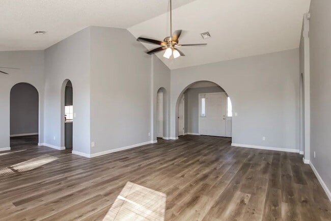 Photo - 4504 N 106th Ave