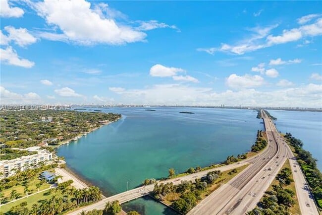 Photo - 601 NE 36th St Unit 601 NE 36th St 3310