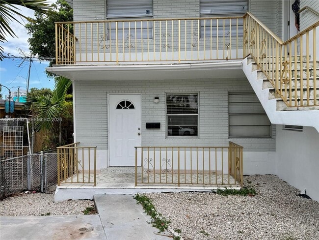 Building Photo - 911 NW 22nd Pl Unit 0