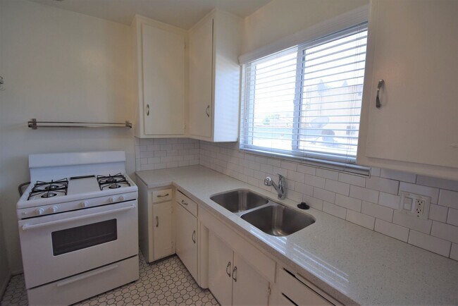 Photo - 823 Orange Grv Ave Unidad 825-A