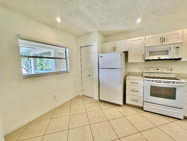 Photo - 709 Landover Cir Unidad 202