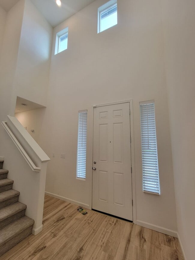 2225 S Vista St