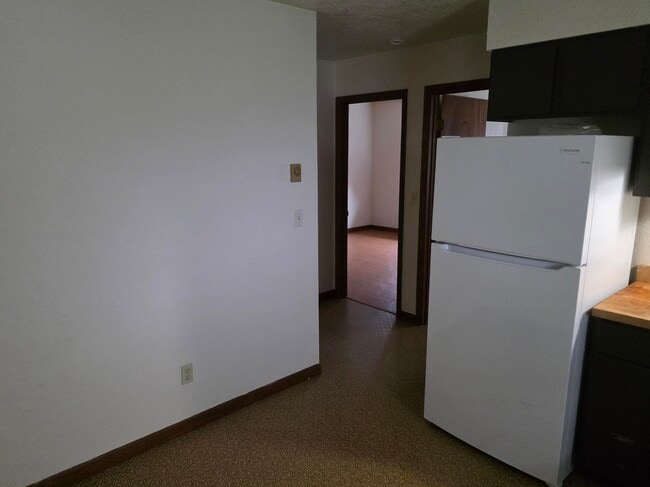 Photo - 352 Catron St N