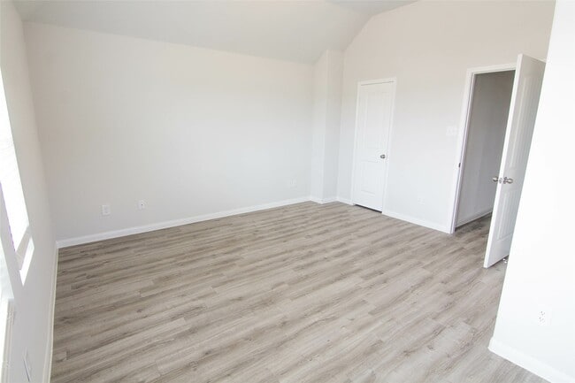 Photo - 18630 Medway River Trl