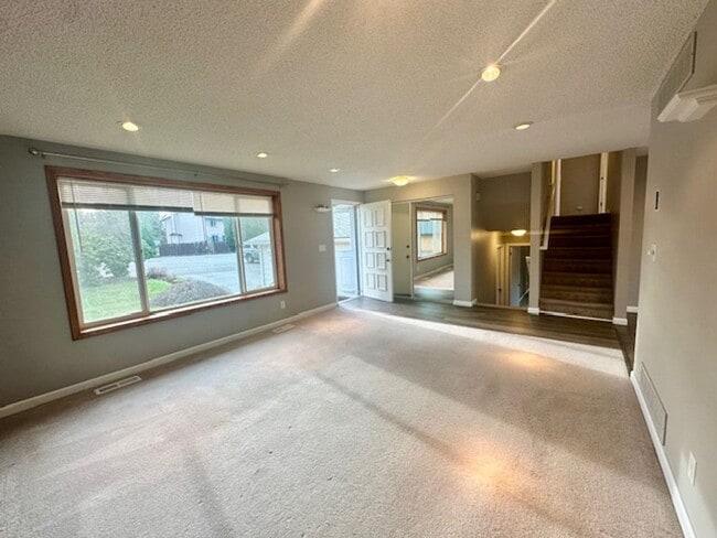 Photo - 4 bedroom -Split level and large deck/fenced yard!