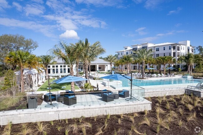 Outdoor Pool - Bainbridge Avenues Walk