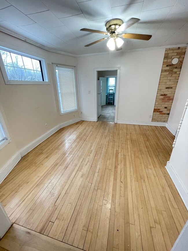 Photo - 1302 W 1st St Unit 2 (Upper)