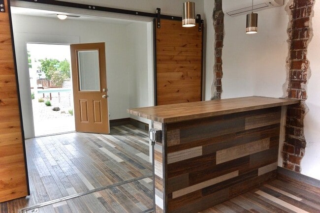 Photo - Irresistible MidTown 1&2 BD w/ Yard! Unit 227 Moran