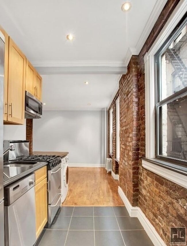 Photo - E 13TH ST. Unit 3A