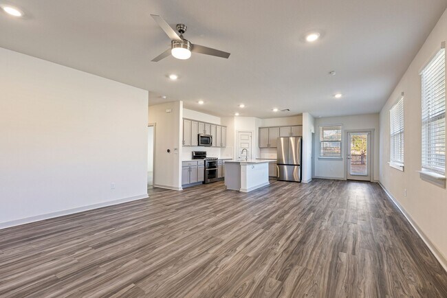 Photo - Stunning 4 bedrooms, 3 bathrooms home in P...