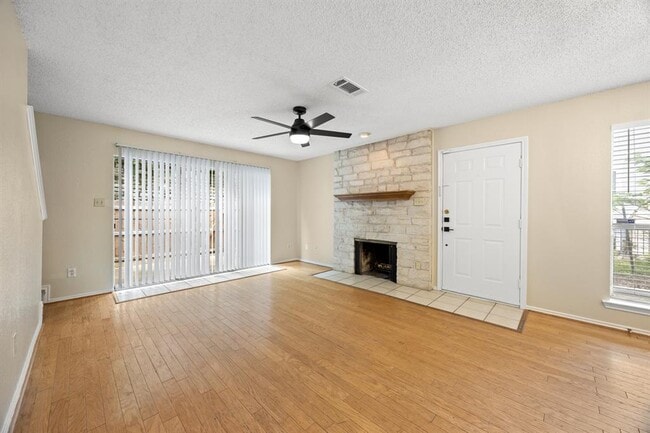 Photo - 6715 Old Quarry Ln