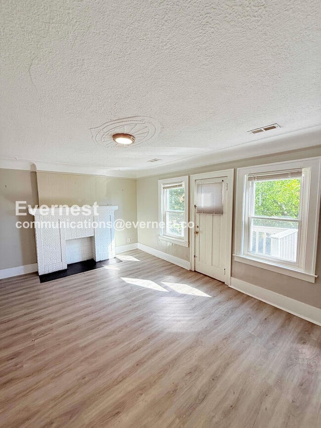 Photo - 5513 Somerset Ave