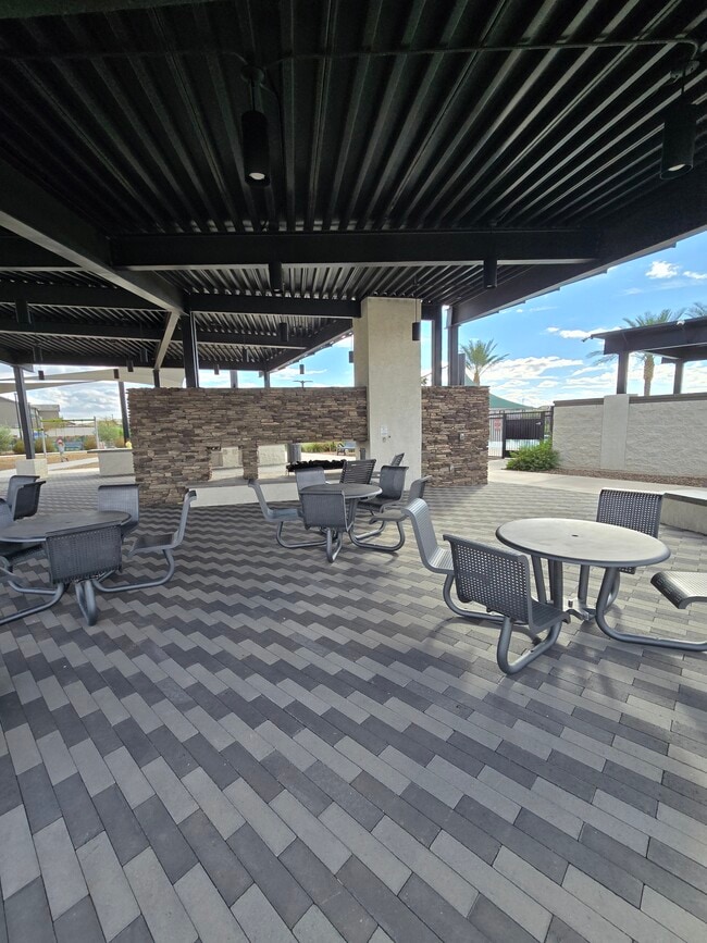 Photo - 713 W Longwood Dr