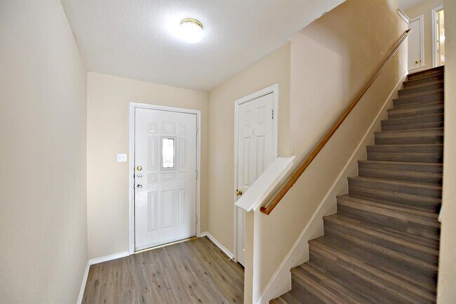 Photo - 105 Mesa Dr