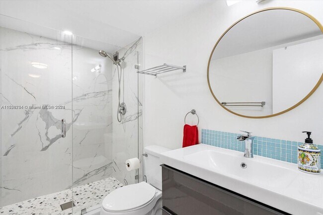 Photo - 1000 Parkview Dr Condo Unit 327