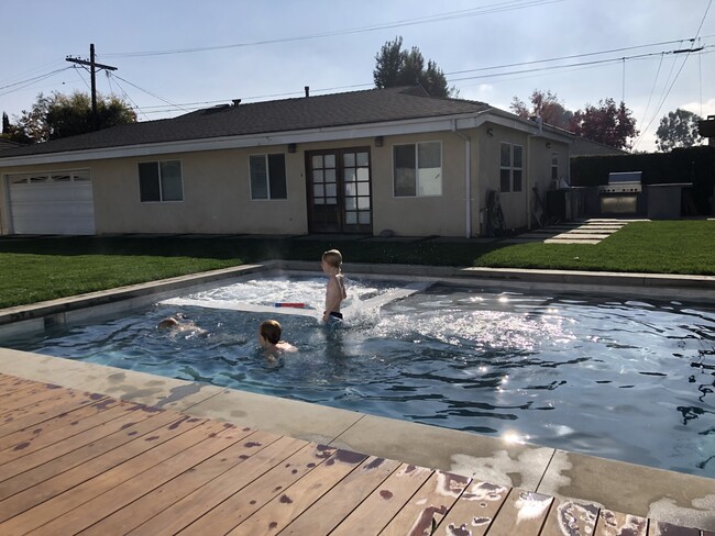 Full view guest house - 4635 Lindblade Dr