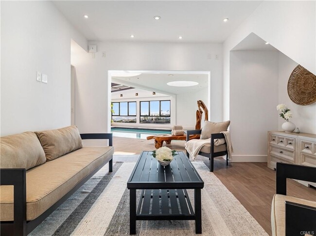 Building Photo - 2287 Sunset Plaza Dr