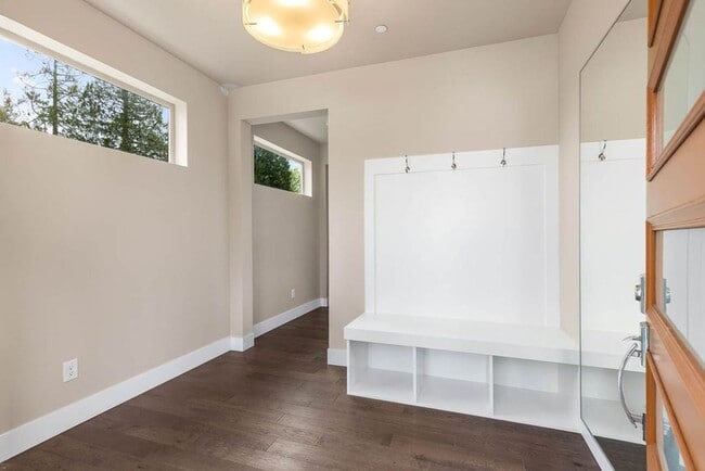 Photo - Beautiful Home in Kirkland with 2-Car Garage and Outdoor Patio!