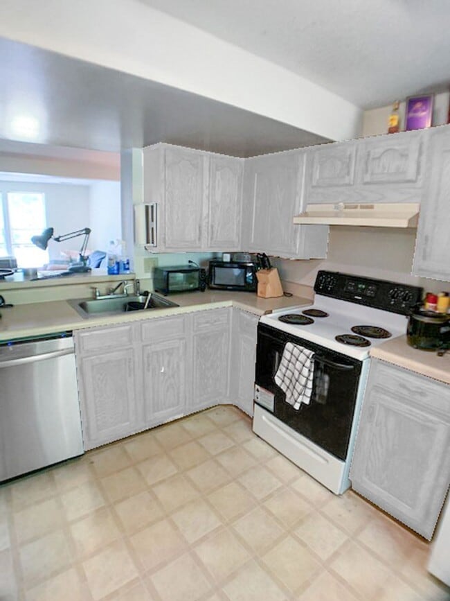 Photo - STERLNGWRTH4210 Unit 1