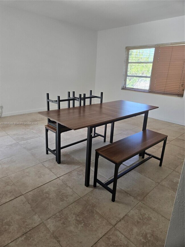 Photo - 250 SE Park St Unit 4