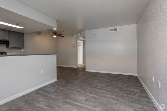 1HAB, 1BA - 647 ft²