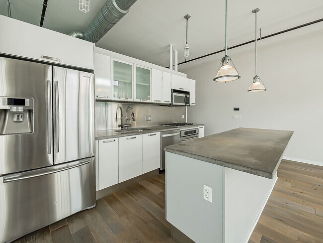 Photo - 100 N Center St