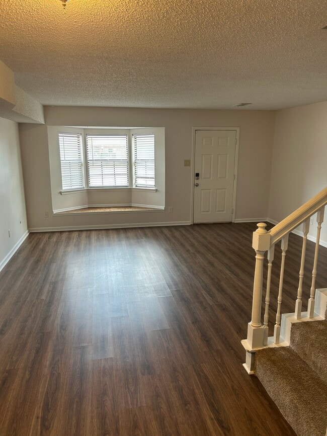 Photo - 427 W 4th St