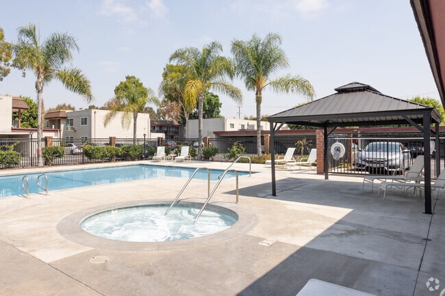 Spa and Cabanas - Chateau De Ville