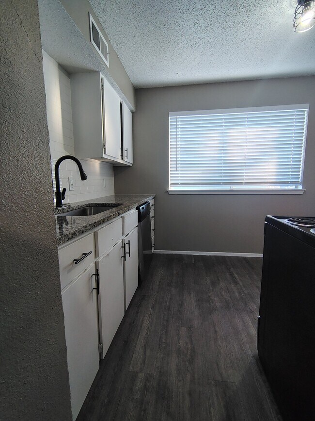 Photo - 412 Summit Ave Unidad 105