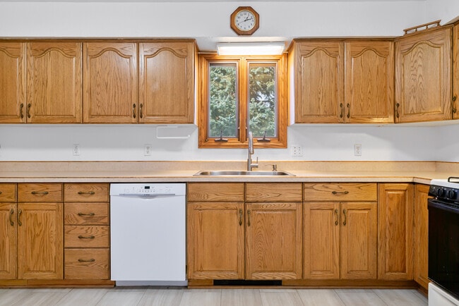 Photo - 175 N 10th Ave