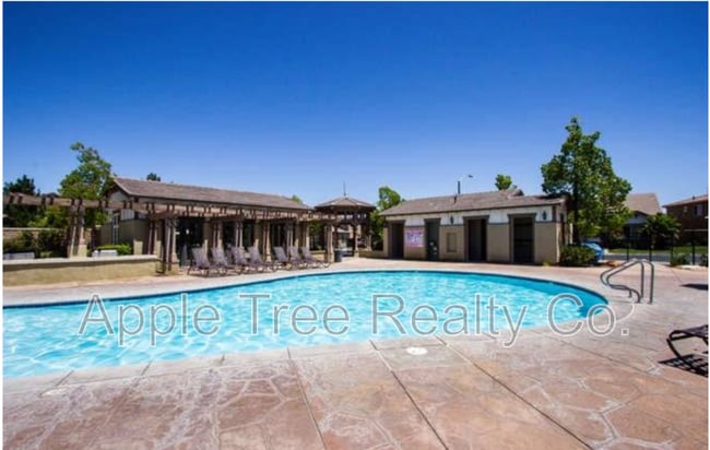 Photo - 1560 Gazebo Ln