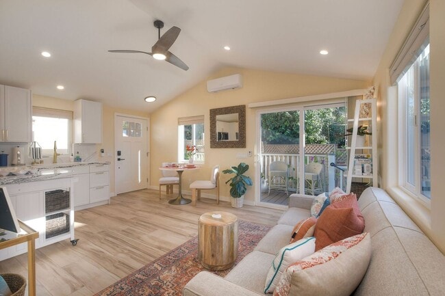 Photo - 409 N Ditmar St Unidad C