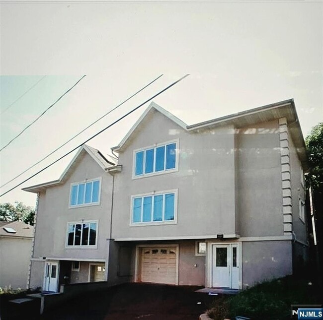 Building Photo - 1454 River