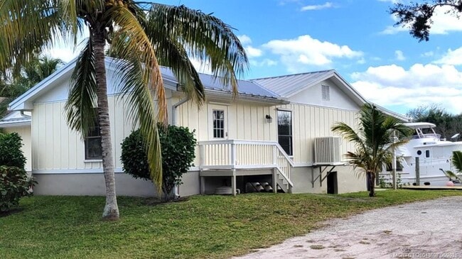 Photo - 700 SW Salerno Rd