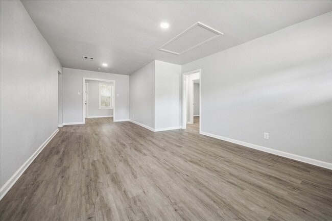 Photo - 5139 Enyart St