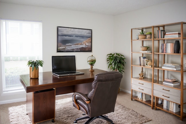Office/Bedroom - Ivy Green at the Shoals