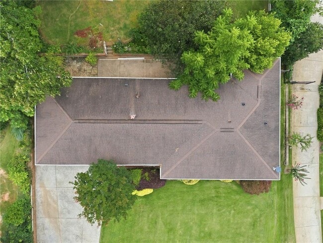 Photo - 2140 Oakawana Rd NE