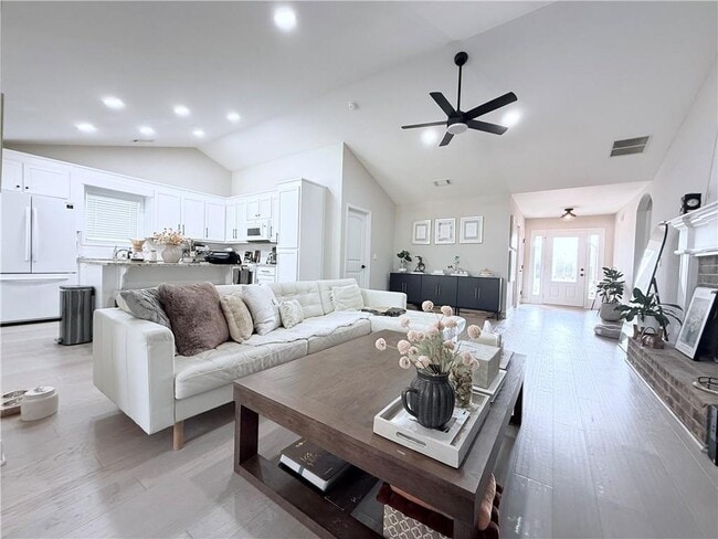 Photo - 138 Livingston Ct