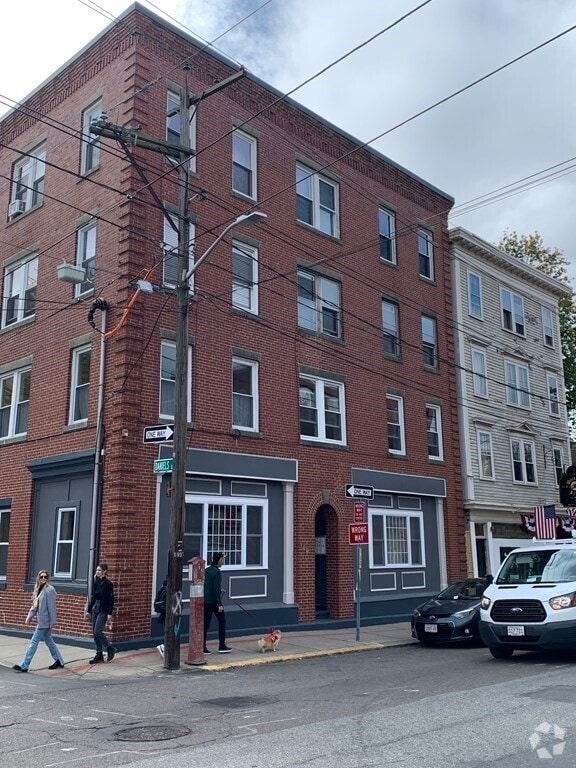 Building Photo - 149 Derby St Rental